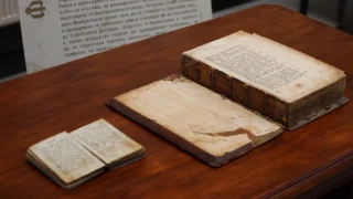 Агенция „Митници“ предаде ценни книги на Националния църковен историко-археологически музей
