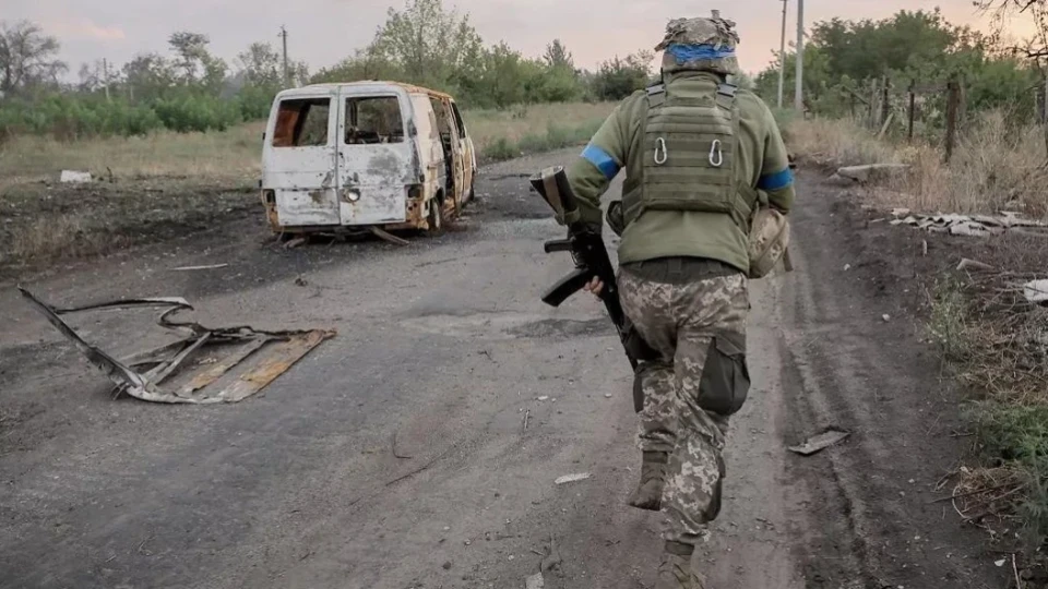 Украински войник се качи на бронетранспортьор и се прибра вкъщи