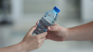 Заради сахарските жеги раздават безплатно вода в центъра на София