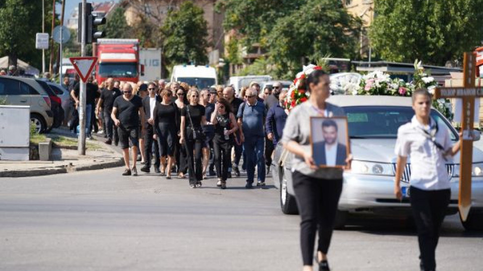 Ексклузивно в svobodnoslovo.eu: In Memoriam! Простихме се с Тодор Славков – една легенда между две епохи