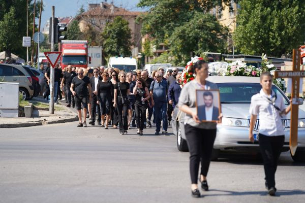 Ексклузивно в svobodnoslovo.eu: In Memoriam! Простихме се с Тодор Славков – една легенда между две епохи
