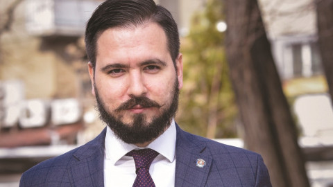 Еврото е привлякло 7 пъти повече инвестиции...ама друг път