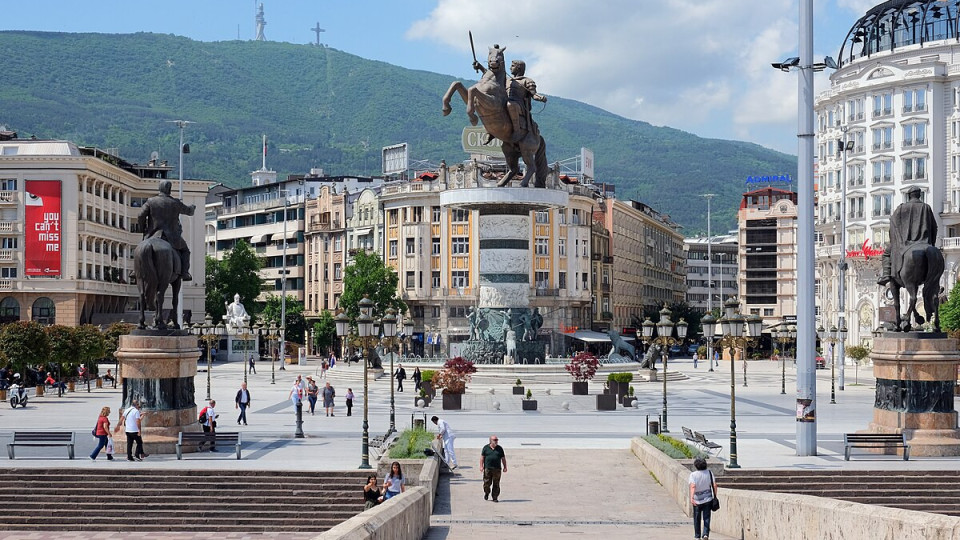 Сватбата мина, те в Скопие тъпани бият