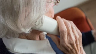 81-годишна жена пътува от Дупница до Букурещ, за да предаде пари и злато на "ало" измамници