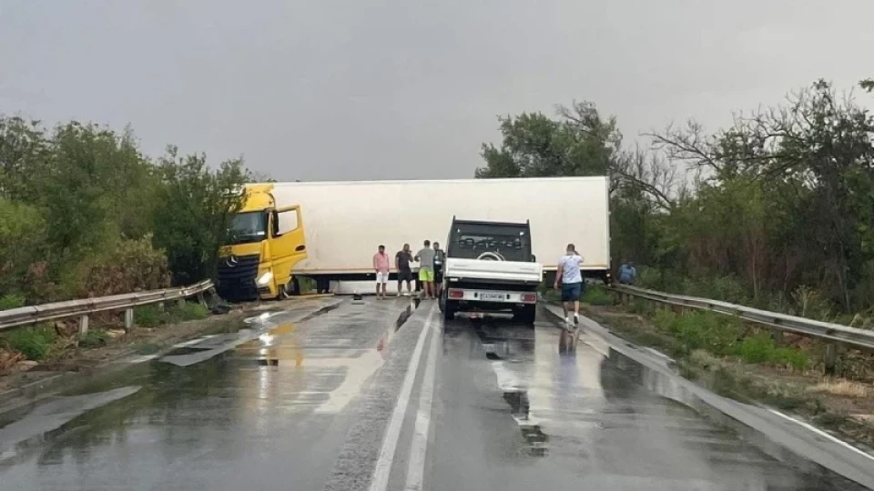 Нова тежка катастрофа с тир край Телиш