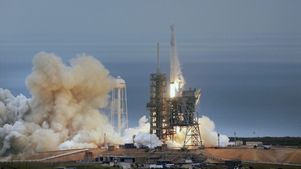 SpaceX изстреля секретен американски военен космически кораб: Какво се знае за него?