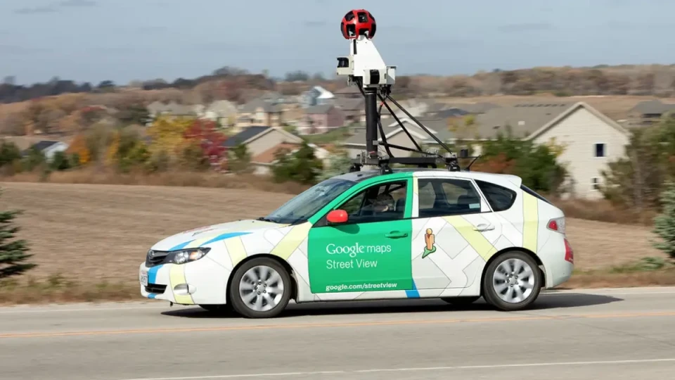 Биха служители на Google Maps, докато обикалят с автомобил за картографиране