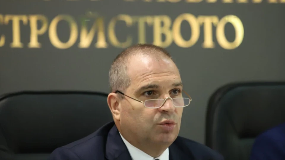 Караджов: Няма нито един факт, подкрепящ твърдението за заглушен GPS сигнал на самолета на Урсула фон дер Лайен