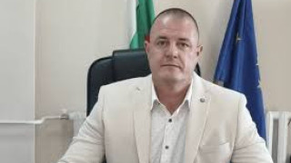 ТОП НОВИНАТА:  ДЕТЕ В VII КЛАС ПРЕБИ НАСРЕД РУСЕ ДИРЕКТОРА НА ПОЛИЦИЯТА