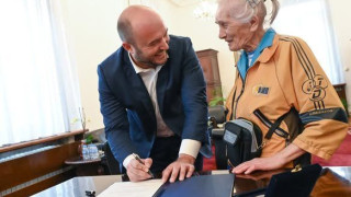 Баба Янка запазва жилището си с помощта на правосъдния министър: Съдът (Документи)
