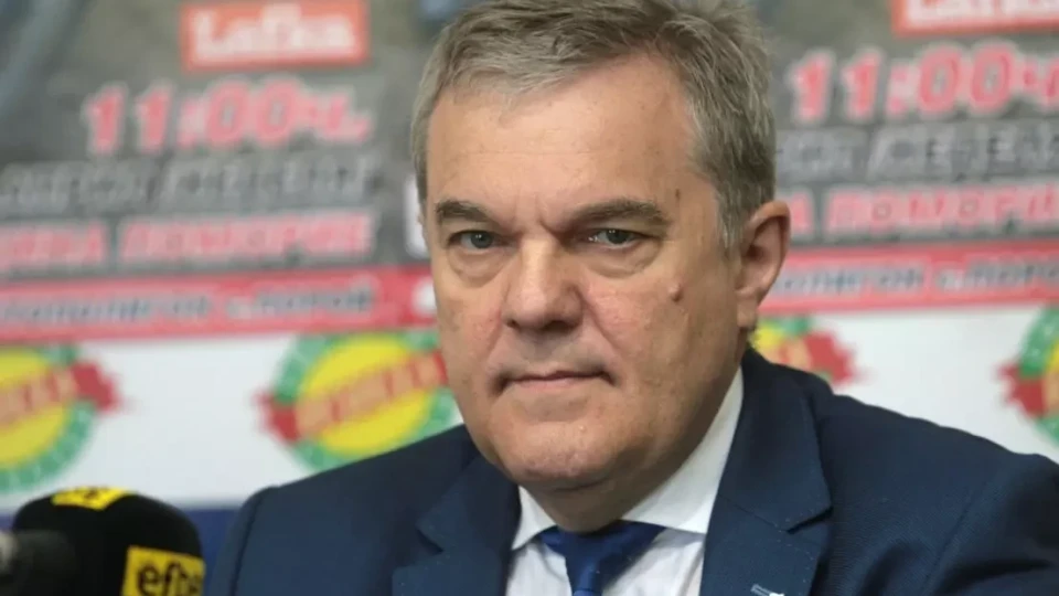 АКРОБАТИКАТА НА РУМЕН ПЕТКОВ - СУТРИН В БНТ - РЕВОЛЮЦИОНЕР, ВЕЧЕР - КОАЛИЦИОНЕН ПЕНСИОНЕР. НА ДУМИ - БУНТАР, НА ПРАКТИКА - СЪУЧАСТНИК