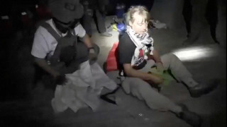 Грета Тунберг е в тежко положение,пише Guardian. израелци я държат в много тежки условия в затвора