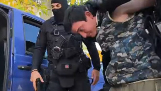 Търсят пушката и ножа на тройния убиец Фахри