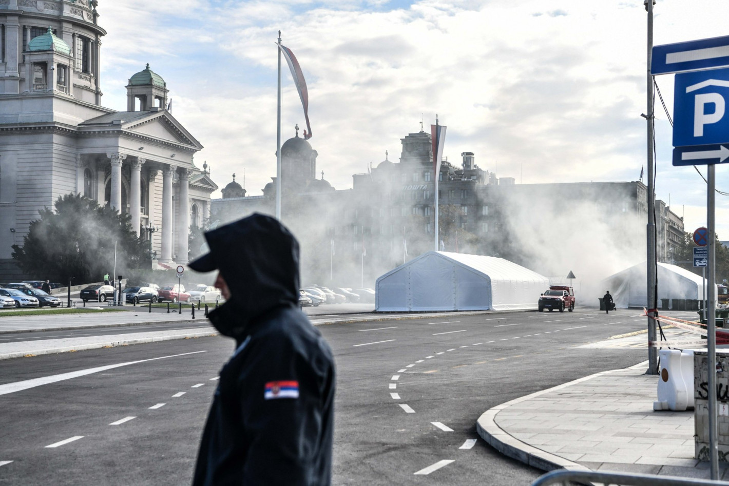 Изстрели и пожар в сърцето на Белград, Вучич заговори за терористичен акт (снимки)