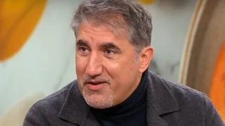 Башар Рахал: Писна ми да се боря с количката и абсурдните тротоари, потънали в боклук! Става все по-зле