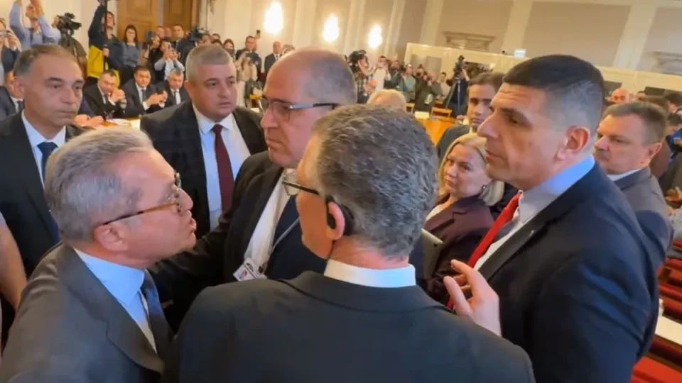 Скандал в Комисията по бюджет и финанси, НСО и квестори разтърваха Йордан Цонев и Ивайло Мирчев
