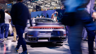 Масов блокаж: Стотици Porsche-та спряха да работят в Русия