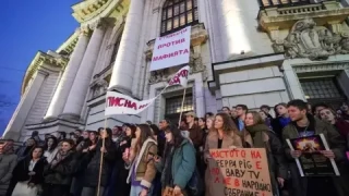 И студенти от Софийския университет излязоха на протест срещу правителството: „Искаме свобода и бъдеще"