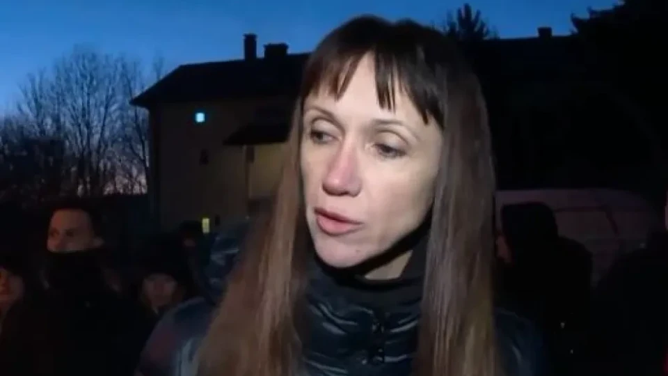 "Стават доста нелепи инциденти": Говори заплашваната жена, чиито коли подпалиха