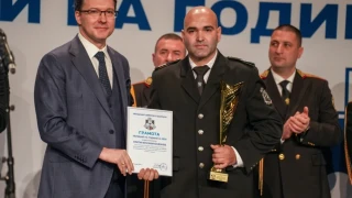 Жандармерист, спасил жена от потъващ автомобил, стана „Полицай на годината“