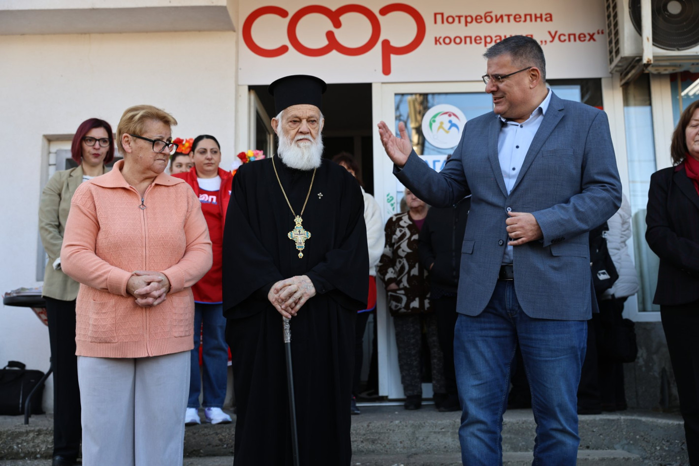 Вижте цените на първия щанд на държавния "Магазин за хората" (снимки)