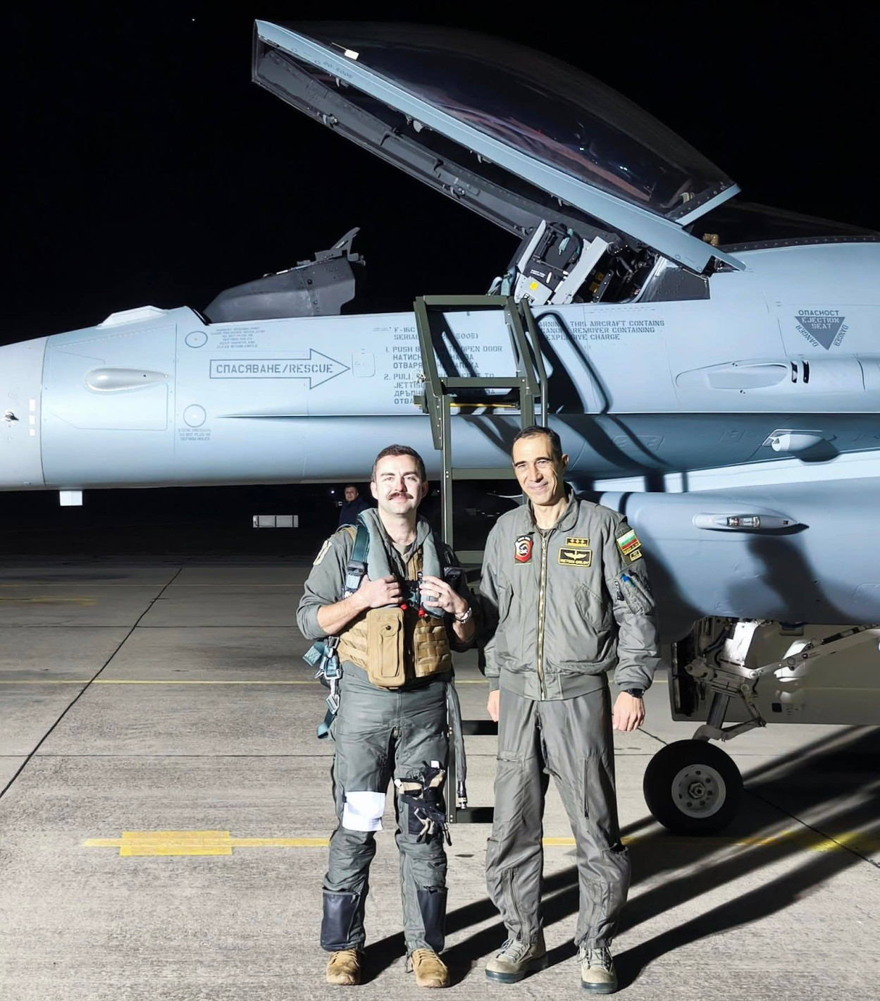 Пристигнаха последните два самолета от първата партида F-16 за България (снимки/видео)