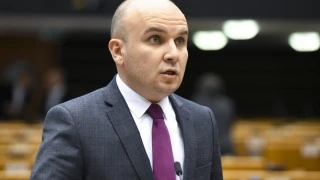 Доноси с аромат на пари, задкулисни връзки и… дерибеи