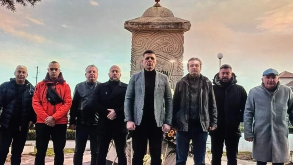 САМО НАГАНИТЕ ИМ ЛИПСВАТ! ЕДИНСТВЕНАТА НАДЕЖДА ЗА ПРИВЪРЖЕНИЦИТЕ НА ППДБ Е ДА ИЗГОНЯТ Т.ТАР. И ЛИДЕРИ, КОИТО СА СРАМ ЗА ЧОВЕШКИЯ РОД