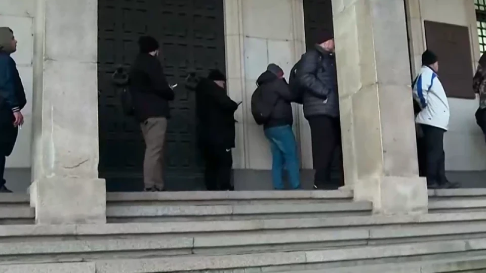 Икономист: Не разбирам защо хората бързат да обменят парите си, няма смисъл от дълги опашки преди 1 януари!