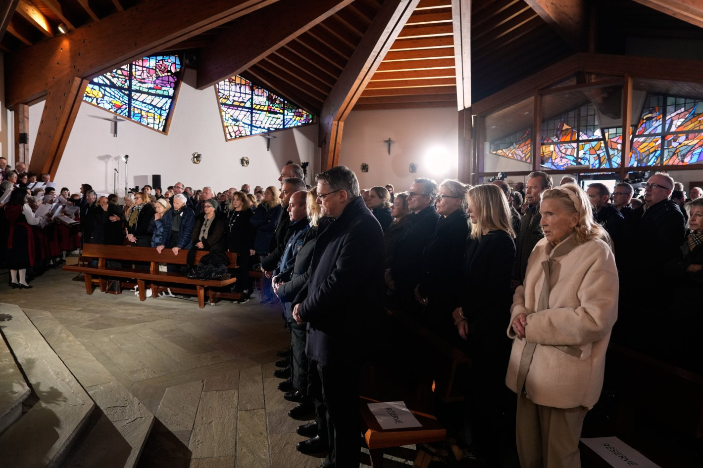 Идентифицирани са всички 40 загинали при пожара в Кран Монтана, половината от тях са непълнолетни