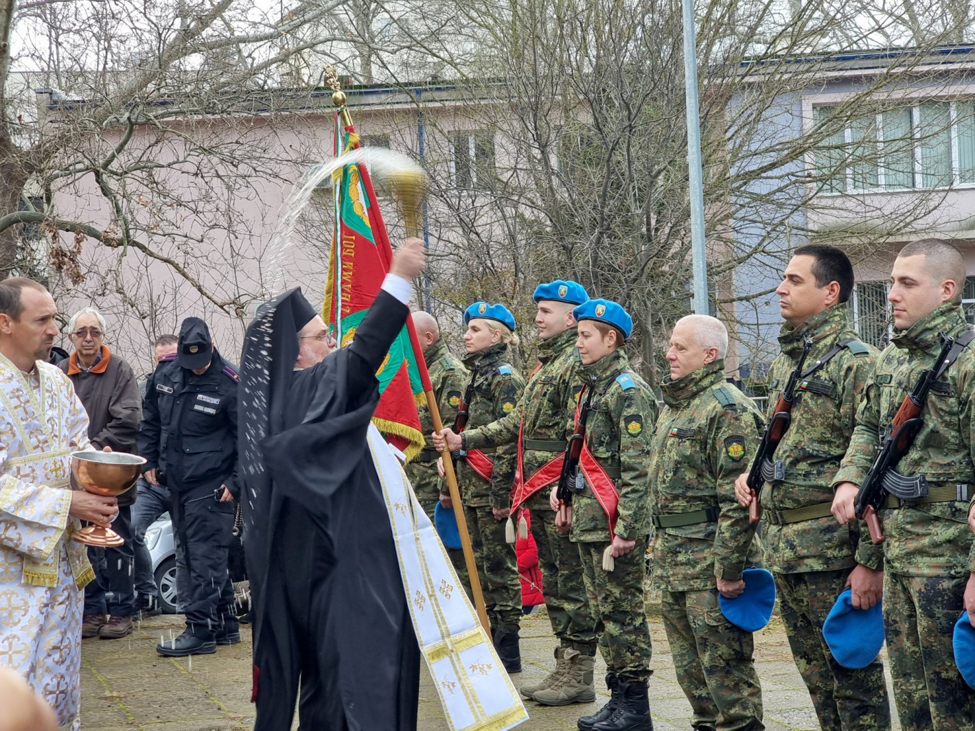 Вижте смелчаците от цяла България, които спасиха кръста на Богоявление (галерия)