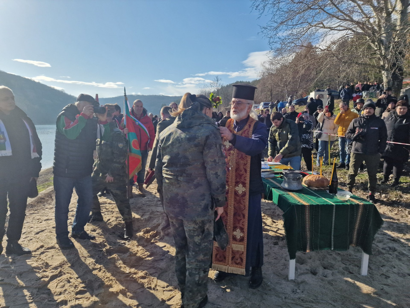 Вижте смелчаците от цяла България, които спасиха кръста на Богоявление (галерия)