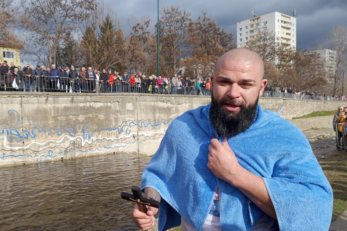 Вижте смелчаците от цяла България, които спасиха кръста на Богоявление (галерия)