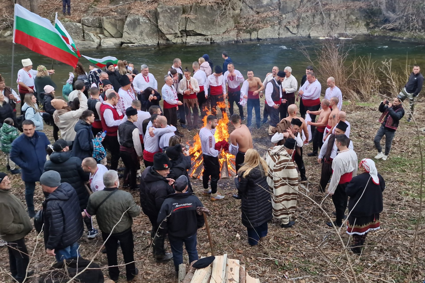 Вижте смелчаците от цяла България, които спасиха кръста на Богоявление (галерия)