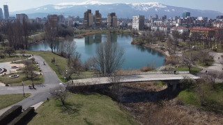 Езерото в „Дружба“ – водното огледало на София, което крие повече, отколкото показва