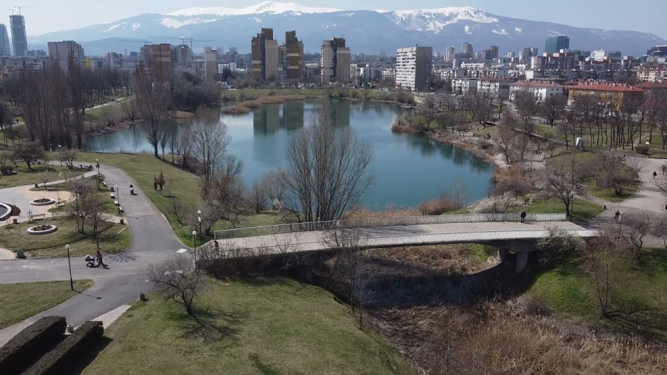 Езерото в „Дружба“ – водното огледало на София, което крие повече, отколкото показва