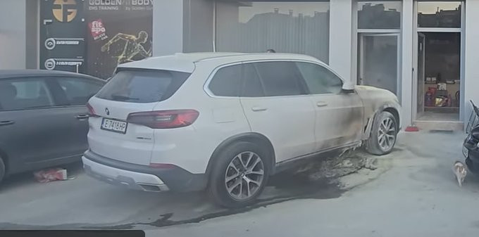 Подпалиха два джипа на семейството на бизнесмен от Благоевград