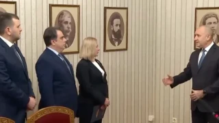 Президентът връчи втория мандат на ПП-ДБ, те го върнаха веднага