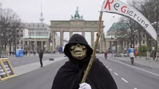 Berliner Zeitung: В Германия властта върви към установяване на "центристка" диктатура