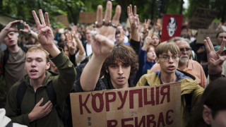 The Times: Младите украинци масово бягат на Запад в опит да се спасят от сигурна смърт на фронта