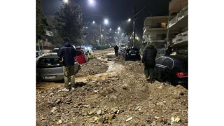 Опустошителните дъждове в Атина взеха жертви (ВИДЕО)