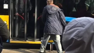 Столичани алармират: Агресивният мъж от „Св. Троица" пак плаши хора