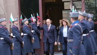 Румен Радев напусна Президентството: Не могат да спрат вълната - много сме и каузата ни е обща