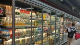 Пием два пъти по-скъпо мляко от британците при средна заплата при тях от 4754 евро, срещу 1800 евро в България
