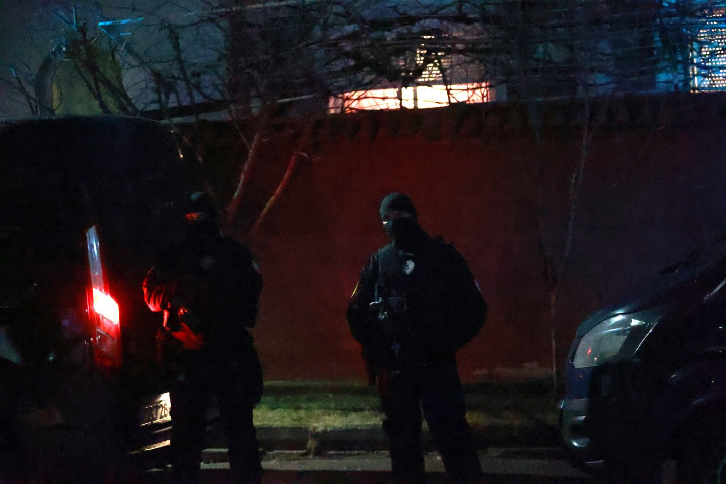 Отряд "Кобра" обсади дома на Ицо Папата в Костинброд, арестуваха го (снимки/видео)