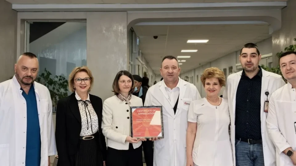 Северна Македония награди „Пирогов“ за спасяването на деца и младежи при пожара в Кочани