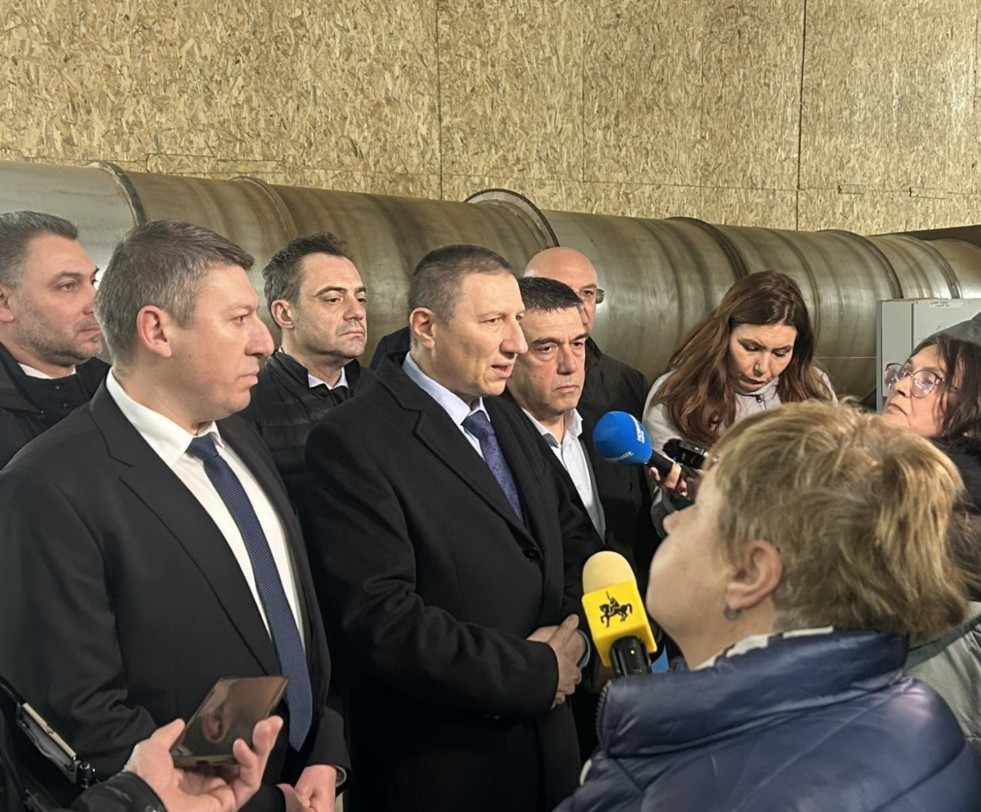 Разкриха най-голямата незаконна фабрика за цигари у нас, маскирана като автоморга