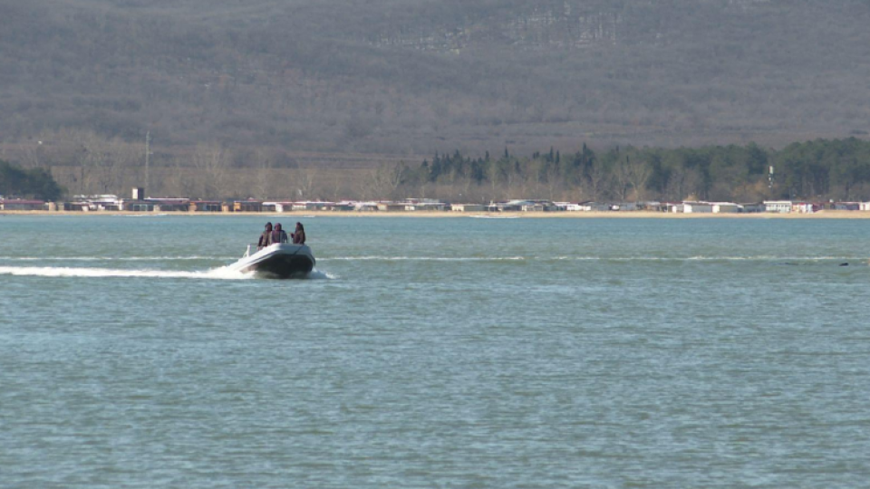 Огромен улов завлякъл рибарите на дъното. Издирват по суша и вода изчезналите край Приморско