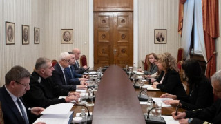 Президентът Йотова проведе среща с министър Запрянов и шефовете на службите за сигурност