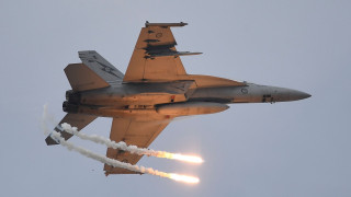 Кувейтски пилот на изтребител F/A-18 е свалил с приятелски огън трите американски F-15